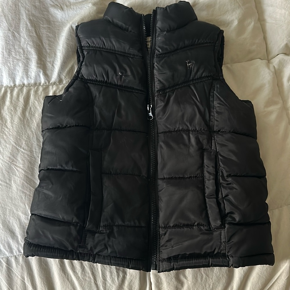 Black puffer vest